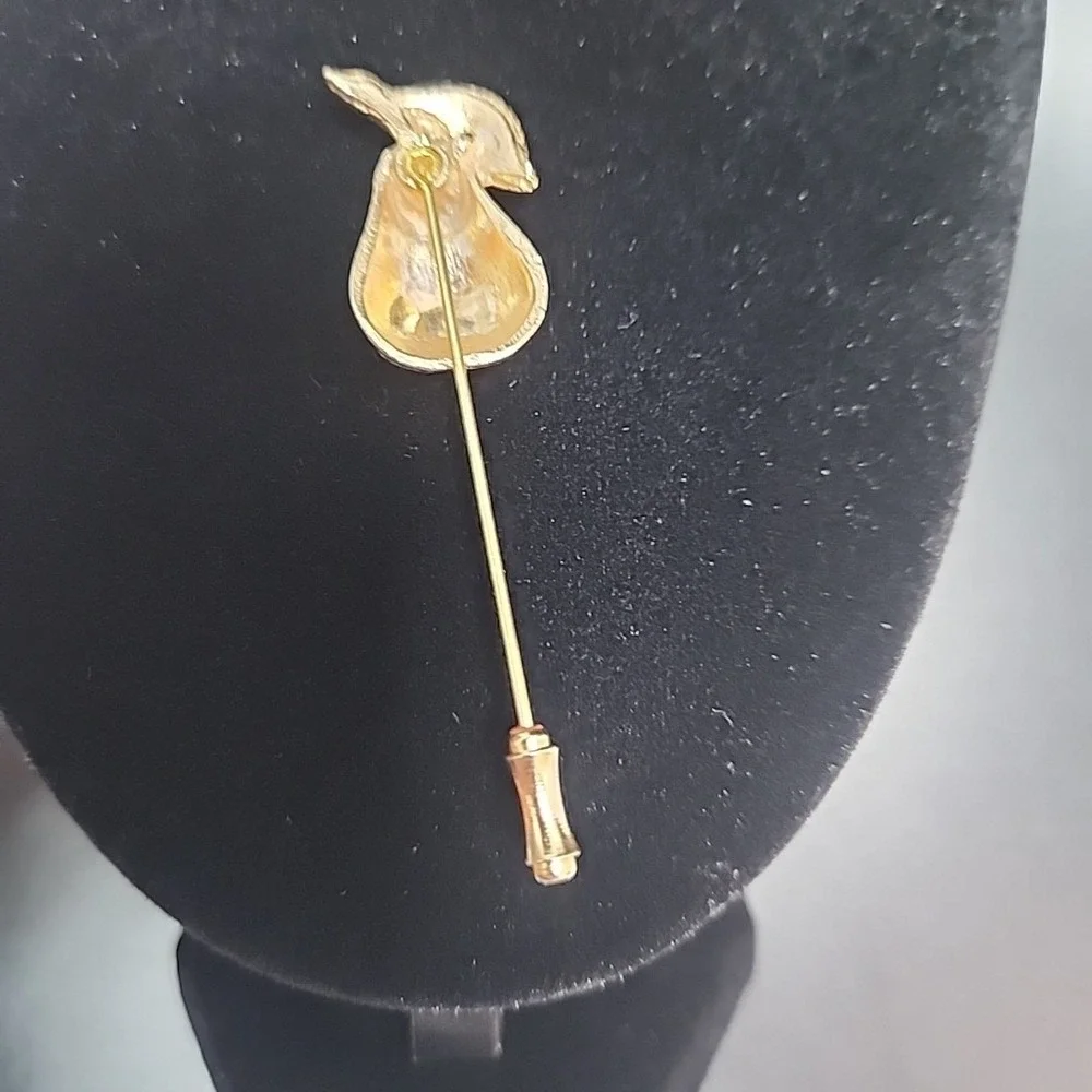 Vintage Gold Tone Pear Fruit Lapel Hat Pin Brooch